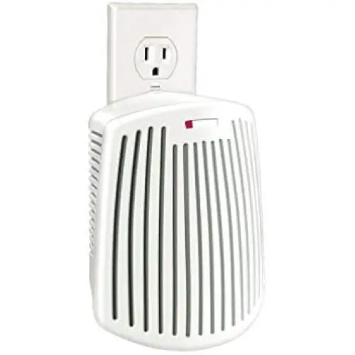 Hamilton Beach TrueAir Plug-Mount Odor Eliminator with Carbon Filter, Common Household-Tobacco, Pet, Bathroom, Trash, On/Off Fan, White (04530G) Hamilton Beach TrueAir Plug-Mount Odor Eliminator with Carbon Filter, Common Household-Tobacco, Pet, Bathroom, Trash, On/Off Fan, White (04530G)